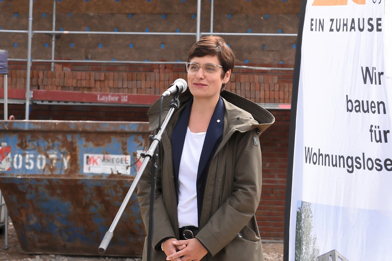 mot_housing-first_richtfest_Nadine-Otto_Gundlach (9).jpg